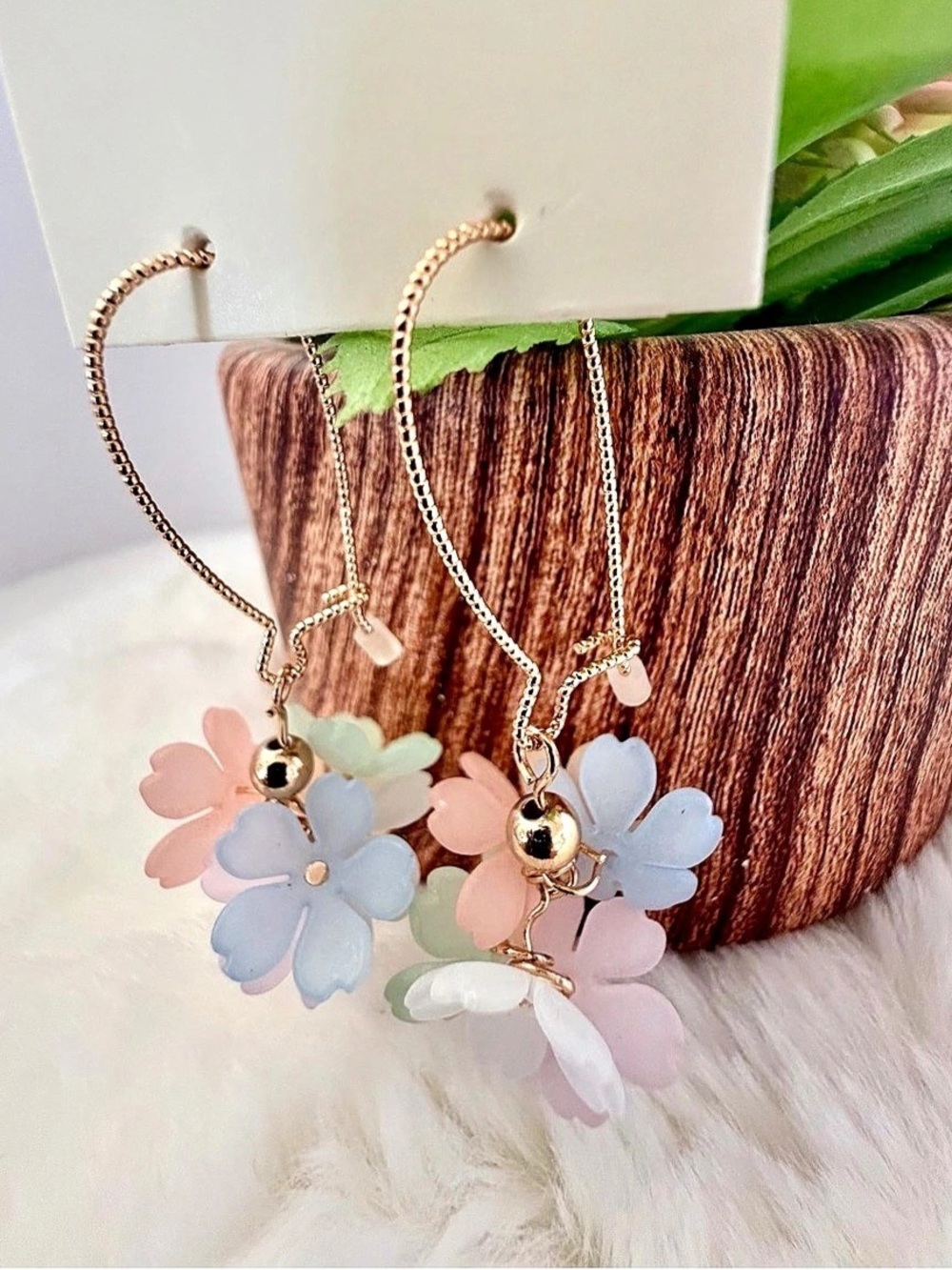 Floral Dangle Earrings in Pink & Blue and greenNew never worn Lovisa Brand